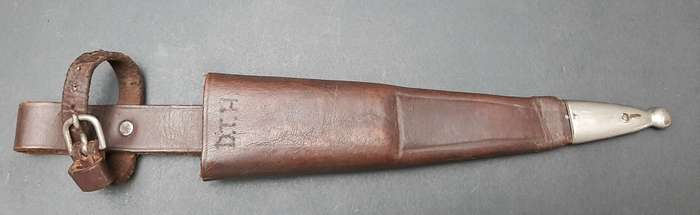 WW1 German trench/fighting knife with leather scabbard (inscribed)