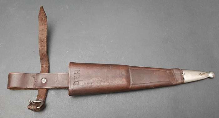 WW1 German trench/fighting knife with leather scabbard (inscribed)