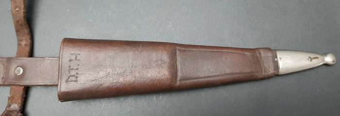 WW1 German trench/fighting knife with leather scabbard (inscribed)