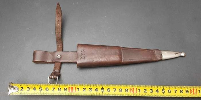 WW1 German trench/fighting knife with leather scabbard (inscribed)