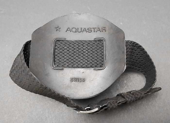 **Border War: 1980s SA Navy `Aquastar` Diver`s Wrist-Compass w/ Strap (Swiss).**