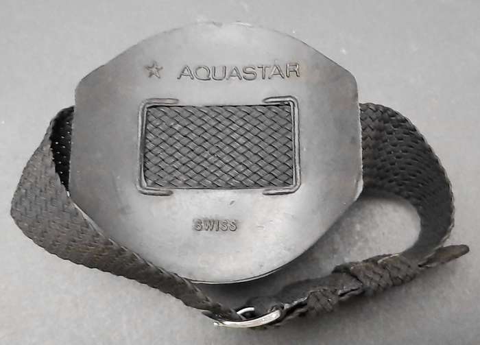**Border War: 1980s SA Navy `Aquastar` Diver`s Wrist-Compass w/ Strap (Swiss).**