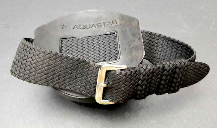 **Border War: 1980s SA Navy `Aquastar` Diver`s Wrist-Compass w/ Strap (Swiss).**