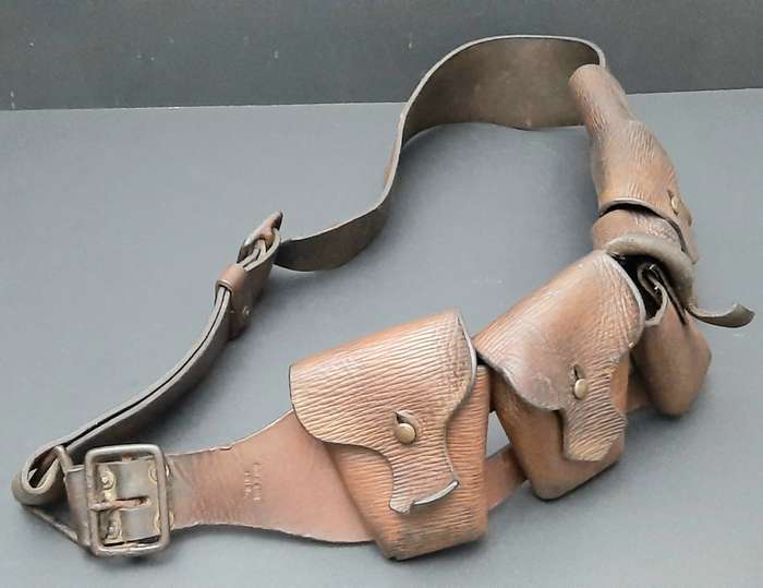 **WW1 British: 1903 Patt. Leather 5-Pocket Bandolier (Cole Bros Ltd).