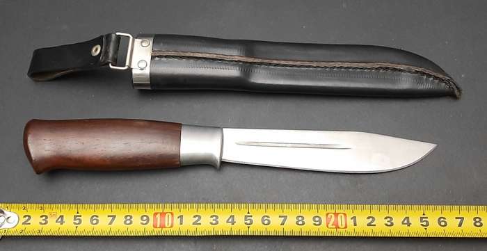 **1980s Norwegian: Nordfor `Hunter` Forest Knife w/ Scabbard (25cm).**