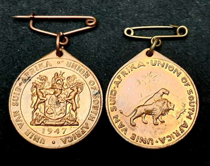 **Lot : South Africa 1937 Coronation & 1947 Royal Visit Medallions x2 (VF)