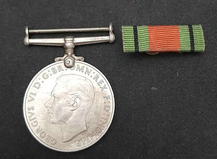 **WW2 : The Defence Medal w/ Ribbon Bar (British Issue).**