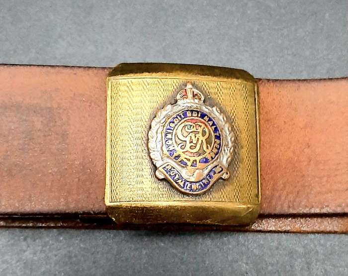 **WW1 / WW2 : British Army Royal Engineers Leather Belt w/ Enamel Brass Buckle **
