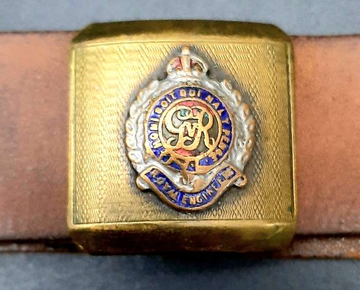 **WW1 / WW2 : British Army Royal Engineers Leather Belt w/ Enamel Brass Buckle **