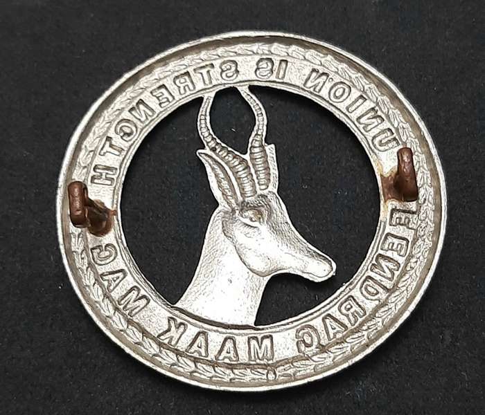 **WW2 UDF: White Metal General Service Cap Badge w/ Lugs .**