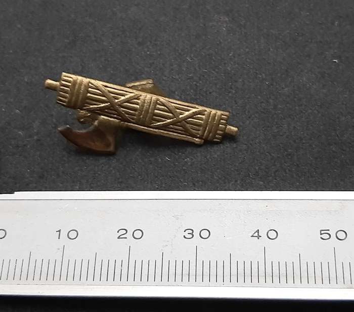 **RARE: 1930s Italian `Blackshirt` Fascist Party Badge w/ Pin. **