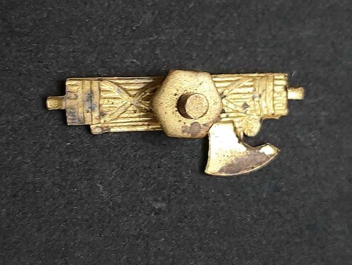 **RARE: 1930s Italian `Blackshirt` Fascist Party Badge w/ Pin. **