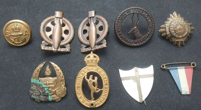 **WW2 Lot : South African Military Insignia x 8 Pcs **