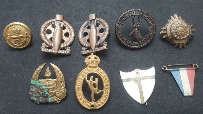 **WW2 Lot : South African Military Insignia x 8 Pcs **