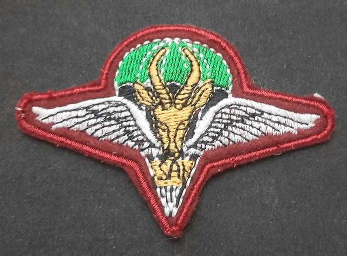 **Border War : 1980s SADF 1 Parachute Battalion Embroidered Beret Badge (Unused).**