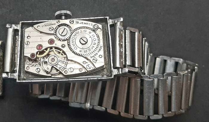 **WW2 : 1940s Roamer 'Standard ' Swiss 15 Jewel Tank Watch w/ Bonklip Bracelet ( TESTED).**