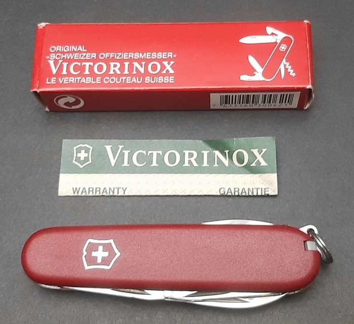 **BID PER ITEM : Victorinox Swiss Army Knife in Box w/ Paperwork ( 8 - Function).**
