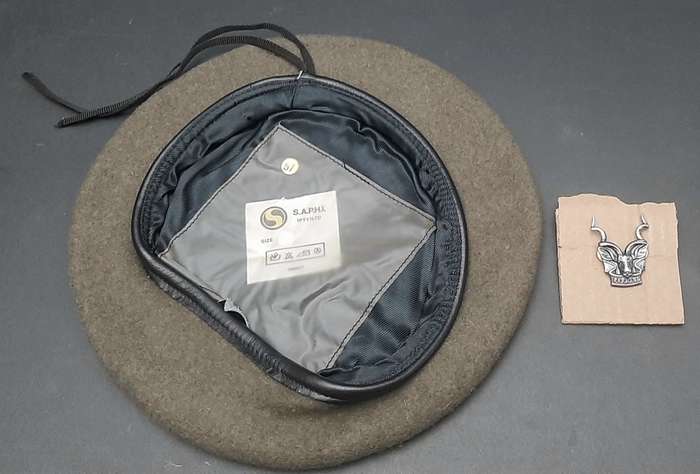 **Border War : 1980s SWATF Unissued Area Force Beret w/ Badge #2 (Medium).**