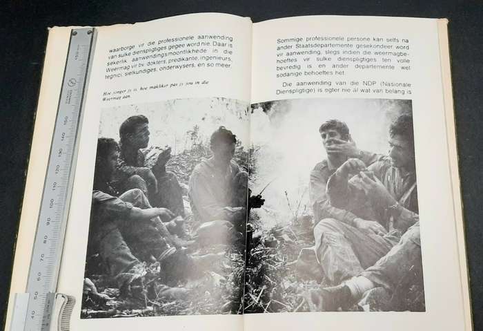 **Border War : 1981 ' Voorwarts Mars ' Hardcover Nat. Service Hardcover Book (Afrikaans 1st Ed.).**