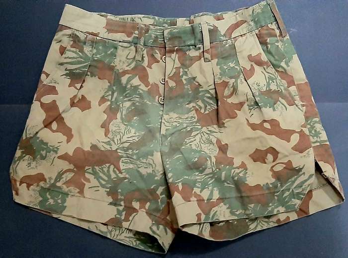 **Border War : 1980s 2nd Pattern Camouflage Shorts 36" (LARGE).**