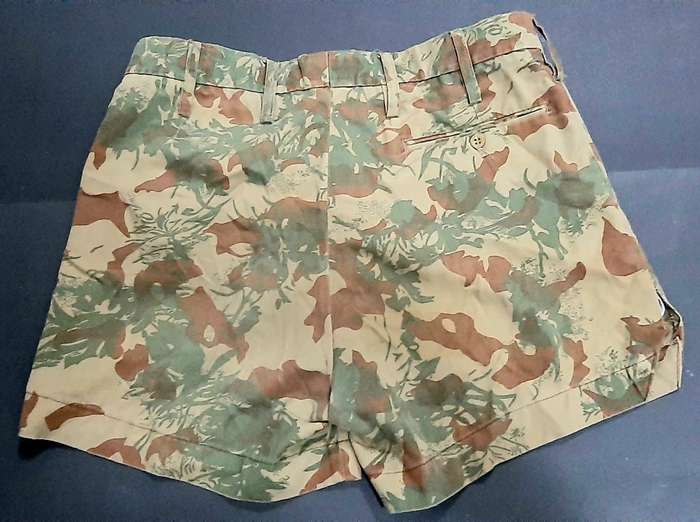 **Border War : 1980s 2nd Pattern Camouflage Shorts 36" (LARGE).**