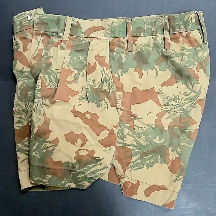 **Border War : 1980s 2nd Pattern Camouflage Shorts 36" (LARGE).**