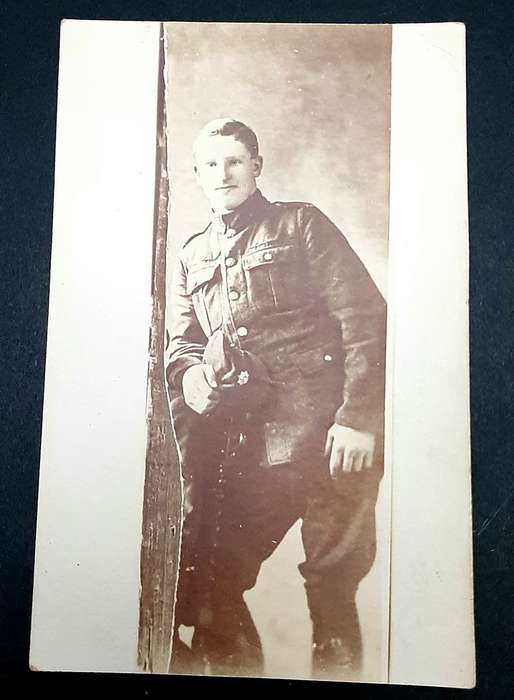 **WW1 : British Army 'Infantryman' Photographic Postcard (13cm x9cm).**
