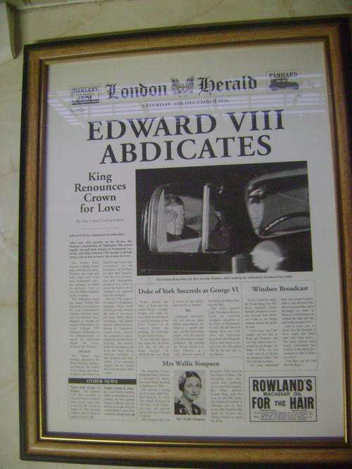 FRAMED PRINT OF THE ABDICATION OF KING EDWARD V111