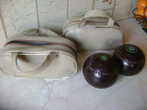 4X BOWLING BALL IN CARRY BAGS