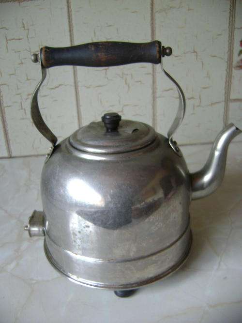 VINTAGE KETTLE - HEAT IN ITS ELEMENT