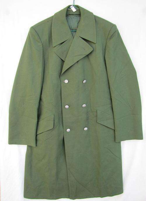 Mens Green Gab/Trench Coat, Very warm, With Removable Inners, lined, Smart and comfortable, Size 32