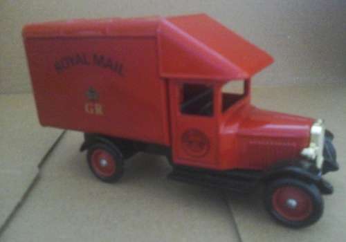 Morris Van 1935 - Royal Mail Parcels -Lledo Days Gone, no original box MB.DG.52000