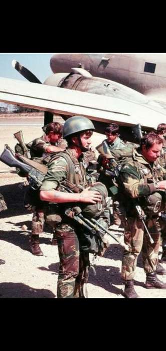 Rhodesian Army Parabat Jump Helmet   (original and super rare )