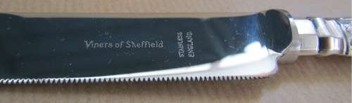 WEDDING CAKE KNIFE=STERLING SILVER HANDLE=BOXED=VINERS of SHEFFIELD=England=AS NEW & STUNNING!!!!!!!