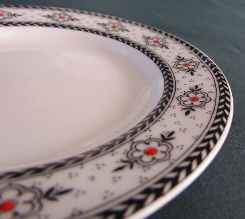 ROYAL WORCESTER 6 x SIDE / CAKE PLATES WHITE Black detailed border and red dots Hand-painted!!!!