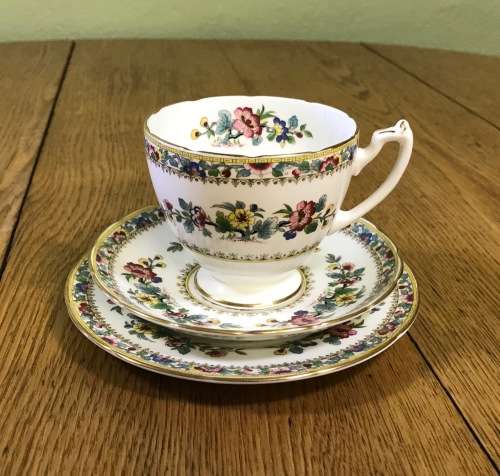 COALPORT MING ROSE TEA TRIO ENGLAND BONE CHINA FLOWERS BEAUTIFUL FLORAL PATTERN!! STUNNING!!!