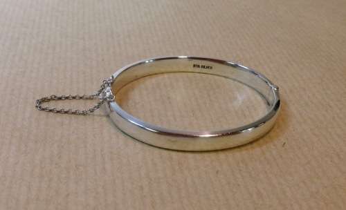 BEAUTIFUL STERLING SILVER HINGED BRACELET CHILDRENS? SMALL STAMPED SAFETY CHAIN FANTASTIC GIFT!!!!