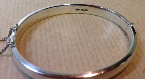 BEAUTIFUL STERLING SILVER HINGED BRACELET CHILDRENS? SMALL STAMPED SAFETY CHAIN FANTASTIC GIFT!!!!