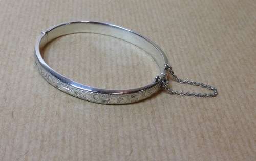 BEAUTIFUL STERLING SILVER HINGED BRACELET CHILDRENS? SMALL STAMPED SAFETY CHAIN FANTASTIC GIFT!!!!