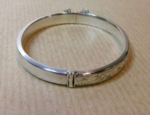BEAUTIFUL STERLING SILVER HINGED BRACELET CHILDRENS? SMALL STAMPED SAFETY CHAIN FANTASTIC GIFT!!!!