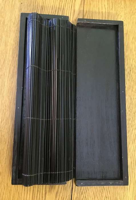 TABLE FOLD-UP PLACE MATS x 6 SUSHI or OTHER WOODEN ENDS WITH PLACE FOR CUTLER MID SECTION STRAW MAT