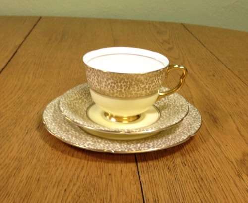 ROYAL DOULTON=1937=H4608=TRIO=TEA CUP=SAUCER=CAKE/SIDE PLATE=3 Piece=LIGHT YELLOW + GOLD.