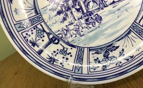 CAPE TOWN CASTLE PLATE COMMEMORATING TERCENTENARY 1679-1979 HUGUENOT PORCELAIN HERITAGE COLLECTION.