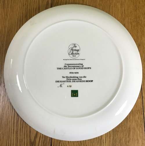 CAPE TOWN CASTLE PLATE COMMEMORATING TERCENTENARY 1679-1979 HUGUENOT PORCELAIN HERITAGE COLLECTION.