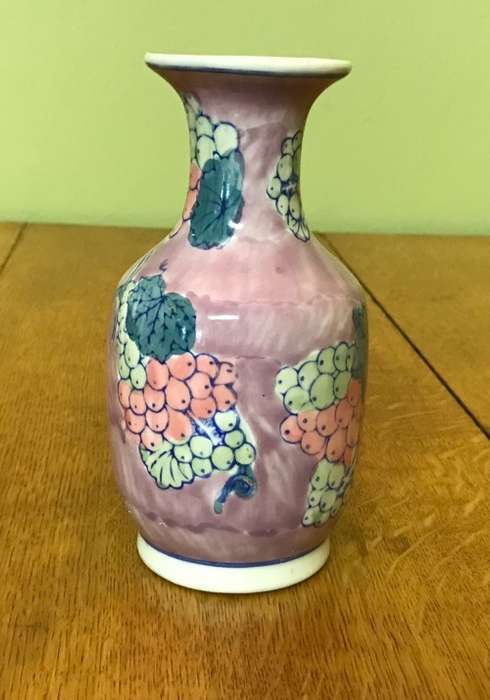 VASE POTTERY CERAMIC with bunches of grapes & vine decoration for flowers  floral  Made in CHINA.