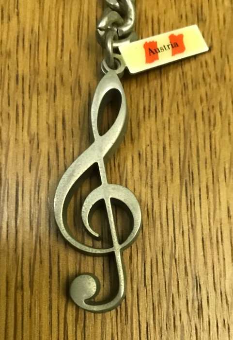 KEYRINGS x 2   SALZBURG AUSTRIA  MUSICAL NOTE  KEY RINGS x 2.