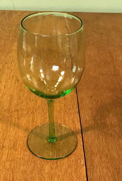 WINE GLASS - RED or WHITE - Colour GREEN! with light patterning! STUNNING!!!