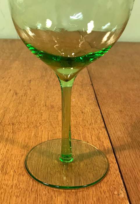 WINE GLASS - RED or WHITE - Colour GREEN! with light patterning! STUNNING!!!