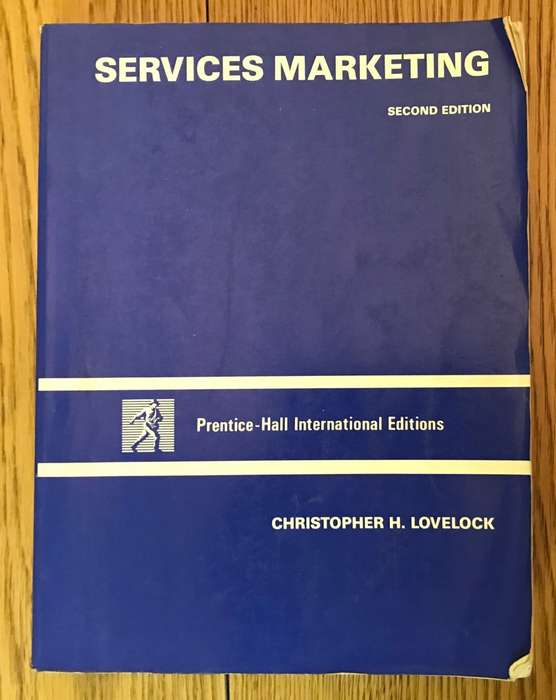 SERVICES MARKETING - CHRISTOPHER H. LOVELOCK - 2nd Edition - 1991 - Softcover.