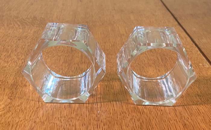 CLEAR GLASS SERVIETTE RINGS - HEXAGONAL . NAPKIN RINGS.